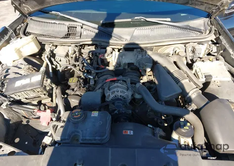 2005 Lincoln Town Car Signature z USA, uszkodzony, nr VIN 1LNHM81W65Y647502